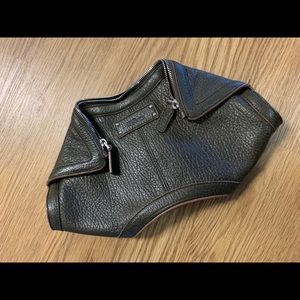 authenticALEXANDER MCQUEEN Calfskin DeManta Clutch